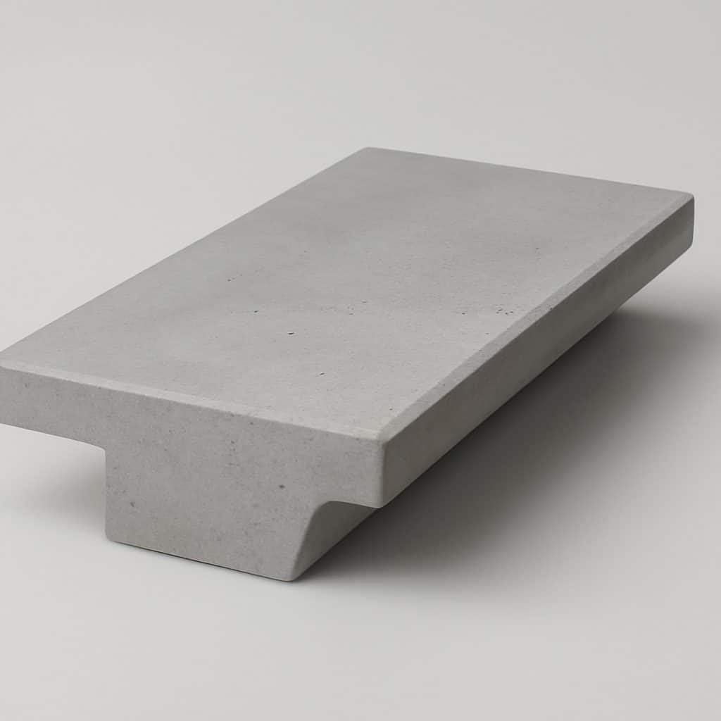 Appui de fenêtre en béton préfabriqué présenté seul