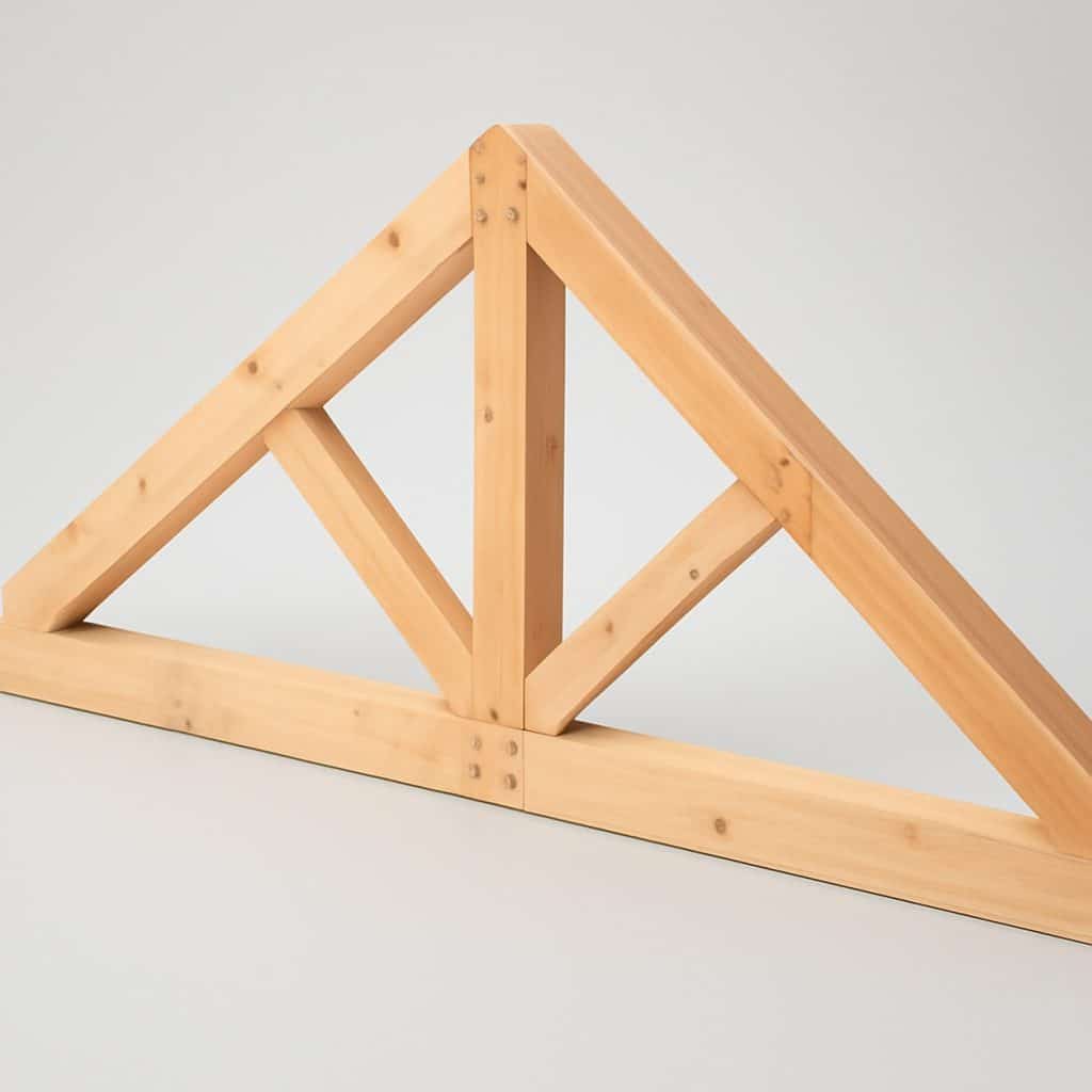 Fermette de toiture en bois robuste présenté seul